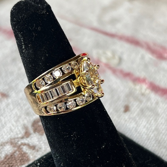 Fashion Jewelry Gold and Silver Art Deco Ring - Picture 8 of 13